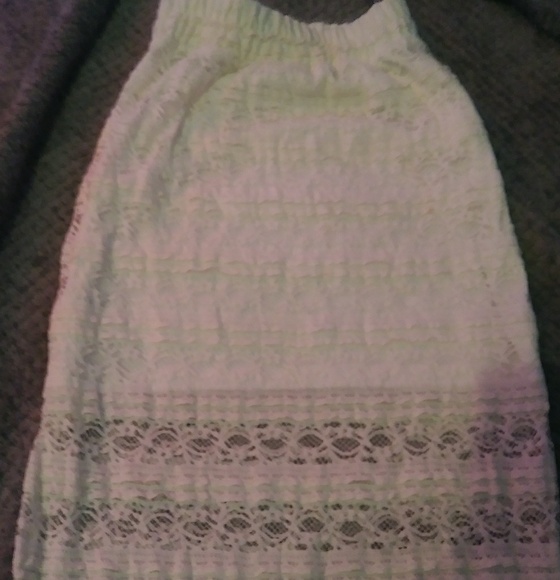 White skirt - Picture 2 of 3